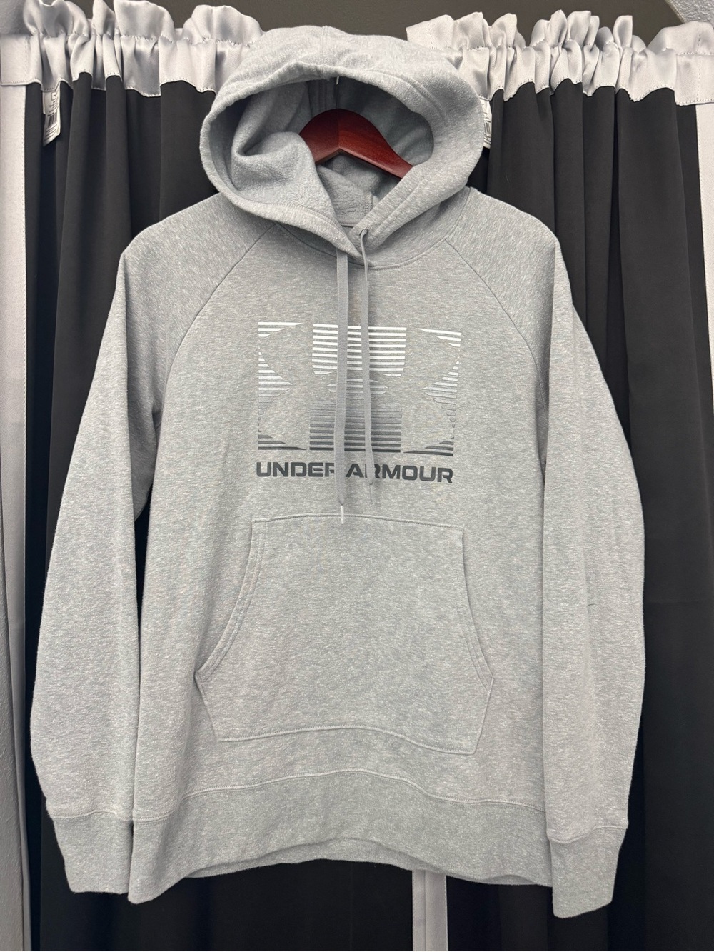 Under Armour Men’s Gray Logo Hoodie Sweatshirt - size Medium